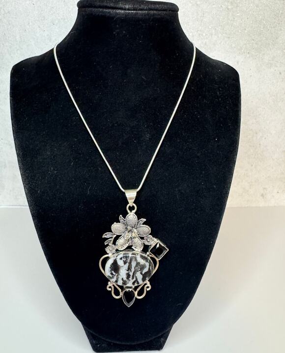 925 Jewelry Jewelry - VNTG Artisan .925 Sterling Silver Floral Statement Pendant Necklace